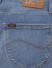 Lee Jeans - ELLY - kitsad teksad - mid conversation - 4