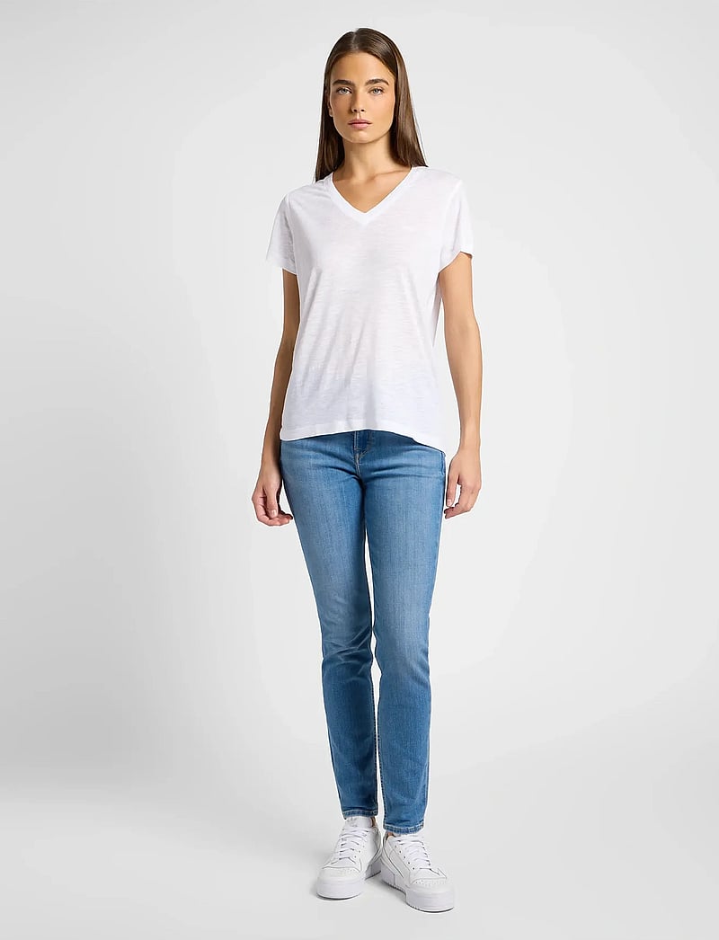 Lee Jeans - V NECK TEE - t-shirts - bright white - 4