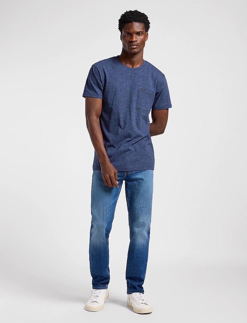 Lee Jeans - Ultimate Pocket Tee - kortærmede t-shirts - navy mele - 4