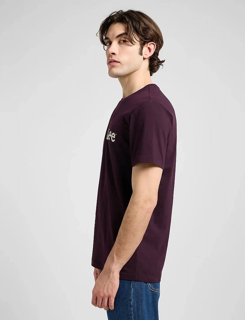 Lee Jeans - MEDIUM WOBBLY LEE TEE - kortærmede t-shirts - deep wine - 4