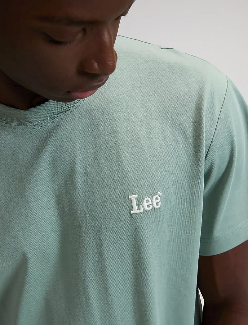 Lee Jeans - SS SMALL LOGO TEE - kortærmede t-shirts - desert sage - 5