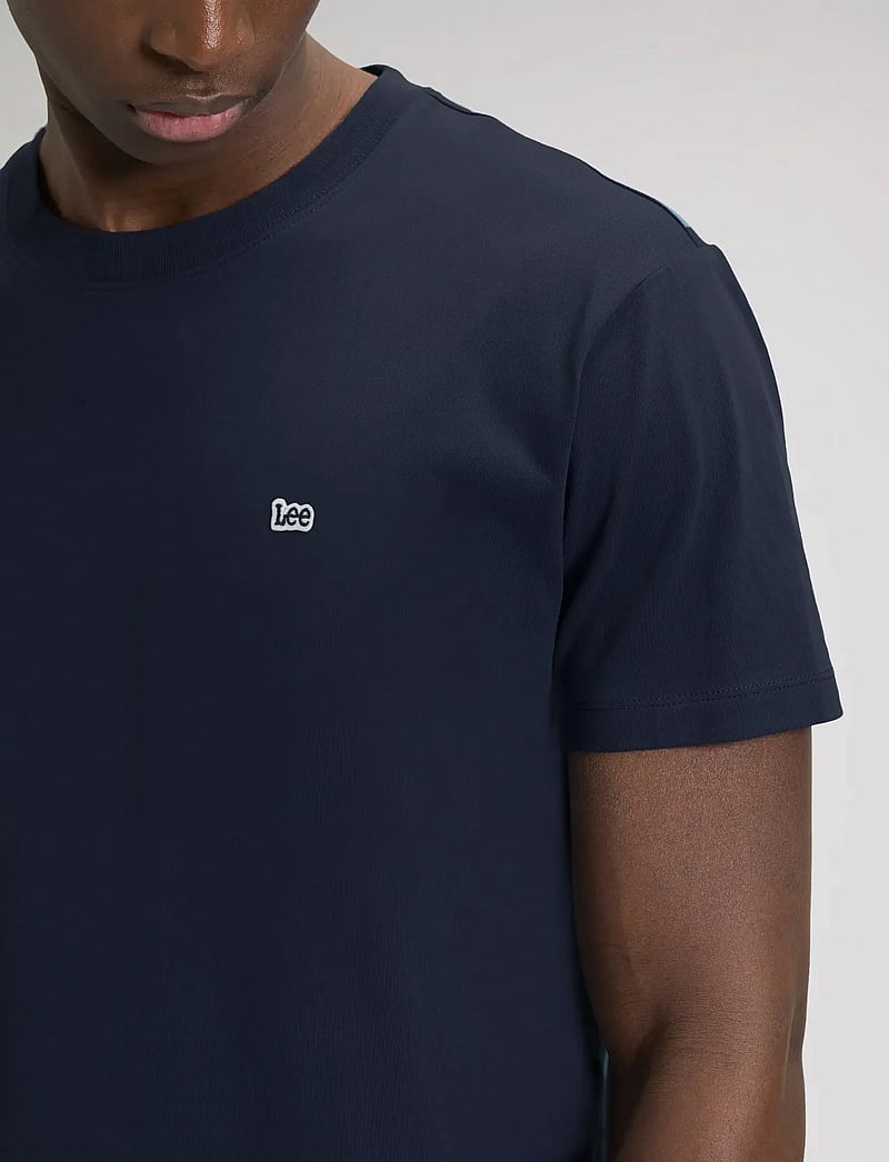 Lee Jeans - SS PATCH LOGO TEE - kortærmede t-shirts - navy - 5