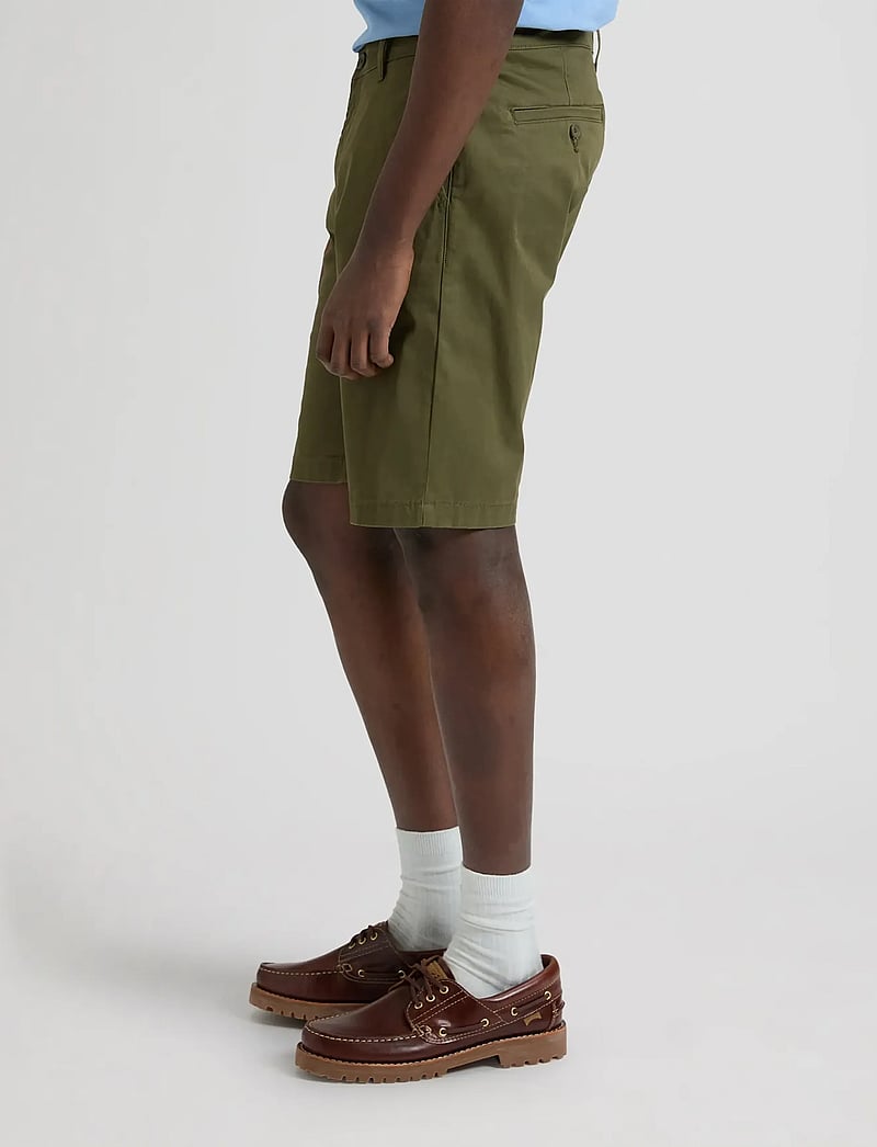Lee Jeans - REGULAR CHINO SHORT - casual shorts - olive moss - 4