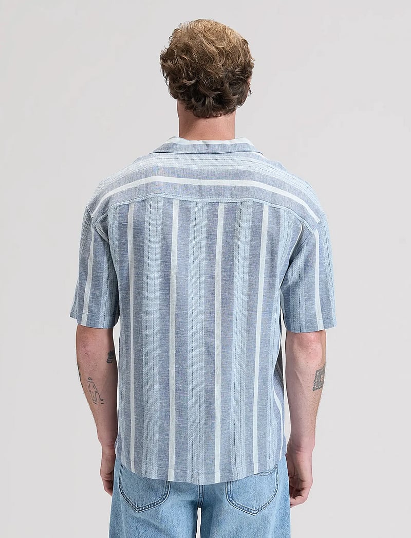 Lee Jeans - RLX RESORT SHIRT - gestreifte hemden - academy blue stripe - 2