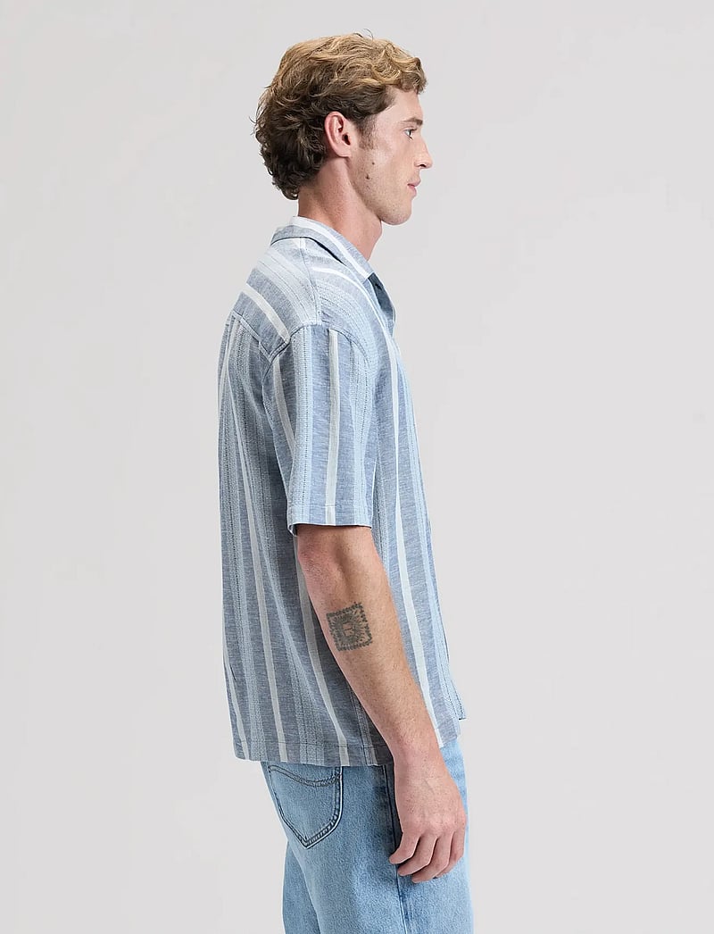 Lee Jeans - RLX RESORT SHIRT - gestreifte hemden - academy blue stripe - 4
