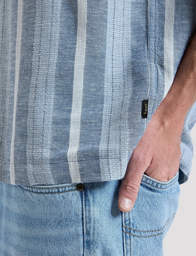 Lee Jeans - RLX RESORT SHIRT - gestreifte hemden - academy blue stripe - 5