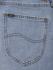 Lee Jeans - 5 POCKET SHORT - lühikesed teksapüksid - solid blues - 4