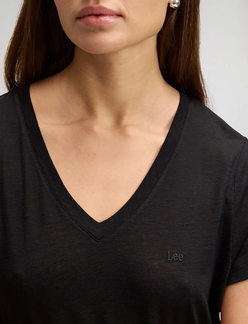 Lee Jeans - V NECK TEE - t-krekli - black - 5