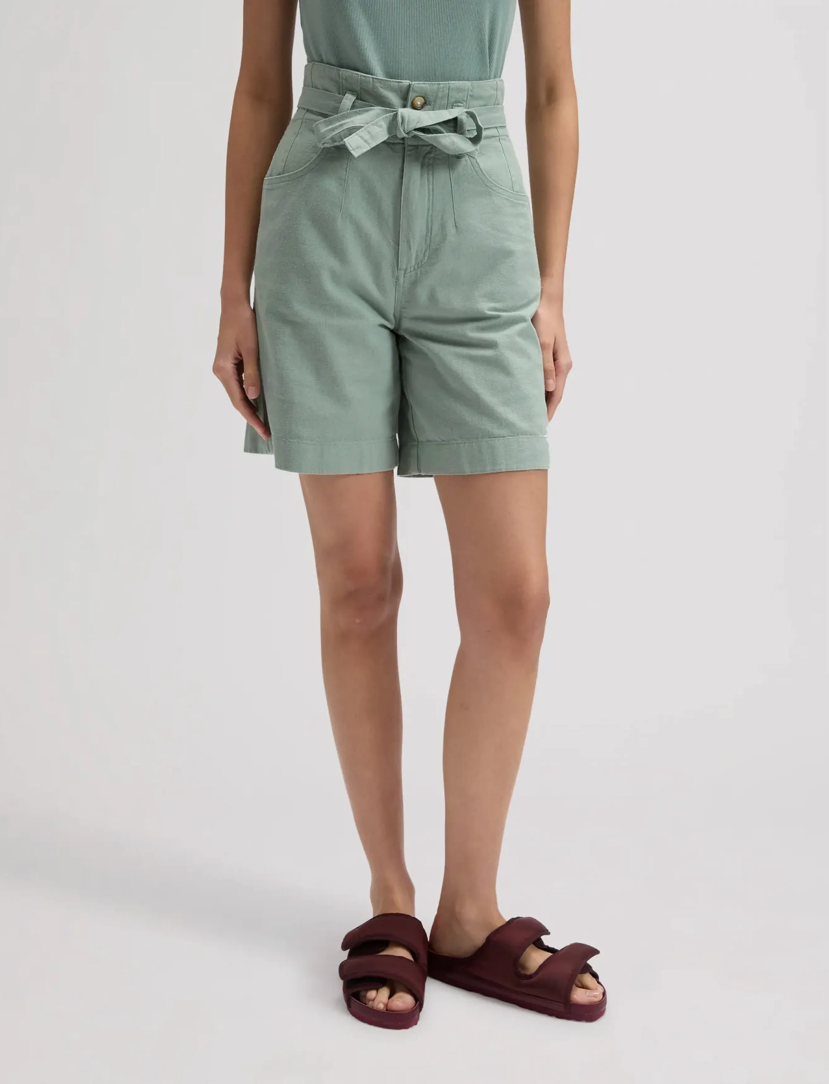 Lee Jeans PLEATED BERMUDA - Vaatteet - DESERT SAGE / khaki/green