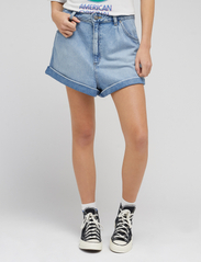 Lee Jeans - PLEATED SHORT - denimshorts - frosted blue - 2