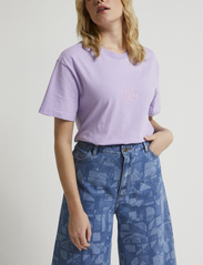 Lee Jeans - GRAPHIC TEE - t-shirts - orchid - 2