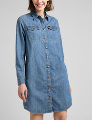 Lee Jeans - SHIRT DRESS - jeansklänningar - mid stone - 2