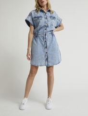 Lee Jeans - RIDER SHIRTDRESS - teksakleidid - frosted blue - 4