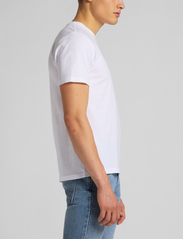 Lee Jeans - SS PATCH LOGO TEE - zemākās cenas - white - 5
