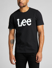 Lee Jeans - WOBBLY LOGO TEE - najniższe ceny - black - 2