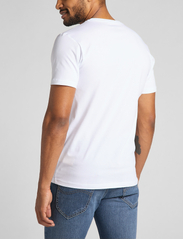Lee Jeans - WOBBLY LOGO TEE - de laveste prisene - white - 3