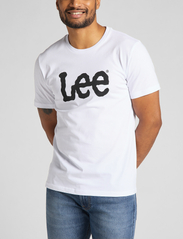 Lee Jeans - WOBBLY LOGO TEE - de laveste prisene - white - 4