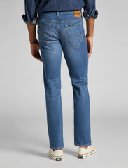 Lee Jeans - RIDER - kitsad teksad - into the blue worn - 3