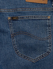 Lee Jeans - RIDER - regular piegriezuma džinsa bikses - mid stone - 4