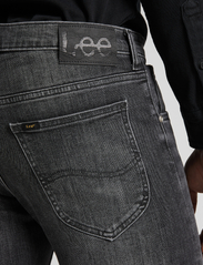 Lee Jeans - DAREN ZIP FLY - regular piegriezuma džinsa bikses - dk worn magnet - 6