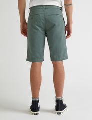 Lee Jeans - REGULAR CHINO SHORT - laveste priser - fort green - 3