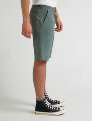 Lee Jeans - REGULAR CHINO SHORT - „chino“ stiliaus šortai - fort green - 4
