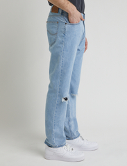 Lee Jeans - WEST - regular piegriezuma džinsa bikses - ice trashed - 5