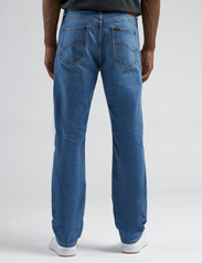 Lee Jeans - WEST - regular fit -farkut - into the blue worn - 3