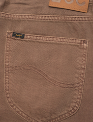 Lee Jeans - WEST - regular piegriezuma džinsa bikses - umber - 4