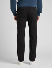 Lee Jeans - REGULAR CHINO SHORT - laveste priser - black - 3