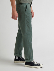 Lee Jeans - REGULAR CHINO SHORT - laveste priser - fort green - 5