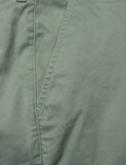 Lee Jeans - REGULAR CHINO SHORT - laveste priser - fort green - 7