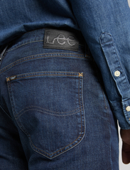 Lee Jeans - AUSTIN - tapered jeans - dk worn foam - 6