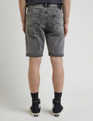 Lee Jeans - 5 POCKET SHORT - džinsiniai šortai - grey storm - 3
