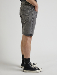 Lee Jeans - 5 POCKET SHORT - džinsiniai šortai - grey storm - 5