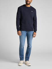Lee Jeans - PLAIN CREW SWS - sportiska stila džemperi - midnight navy - 4