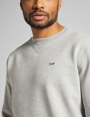 Lee Jeans - PLAIN CREW SWS - sportiska stila džemperi - grey mele - 6