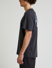 Lee Jeans - 90S RELAXED GRAPHIC TEE - mažiausios kainos - washed black - 4
