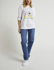 Lee Jeans - SEASONAL SWS - sporta džemperi - bright white - 4