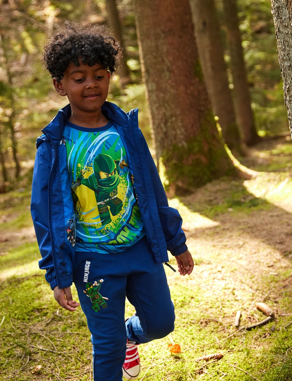 LEGO kidswear Lwjad 201 Jacket 37.48 Buy Shell jacket from LEGO kidswear online at Boozt . Fast delivery and easy returns