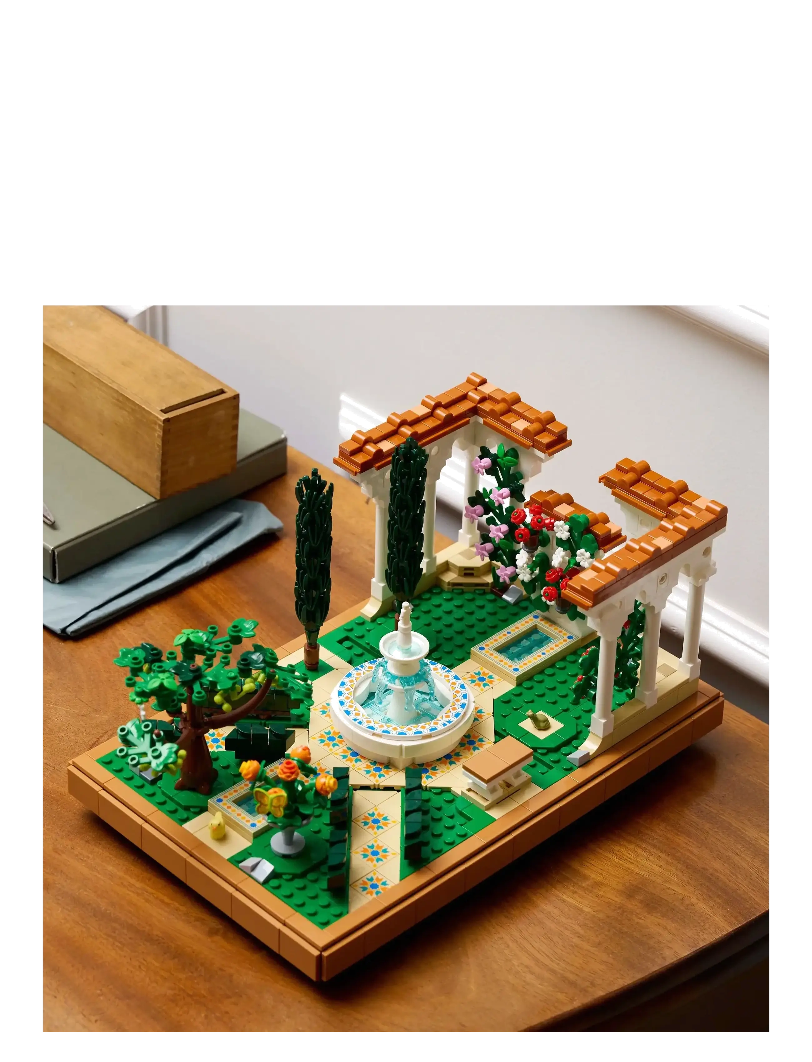 LEGO - Hage med fontene 10359 - bursdagsgaver - multi - 4