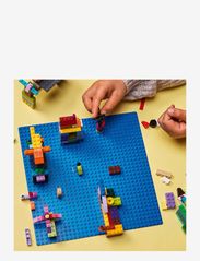 LEGO - Blue Baseplate 32x32 Building Board - alhaisimmat hinnat - multicolor - 3