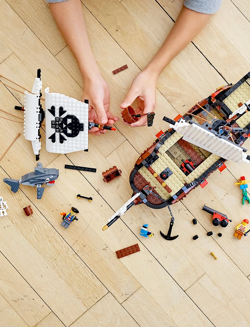 LEGO Creator 3in1 Pirate Ship 31109 Building Kit (LGO31109) LEGO