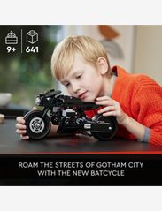 LEGO - THE BATMAN – BATCYCLE Motorbike Model Toy - lego® technic - multicolor - 5
