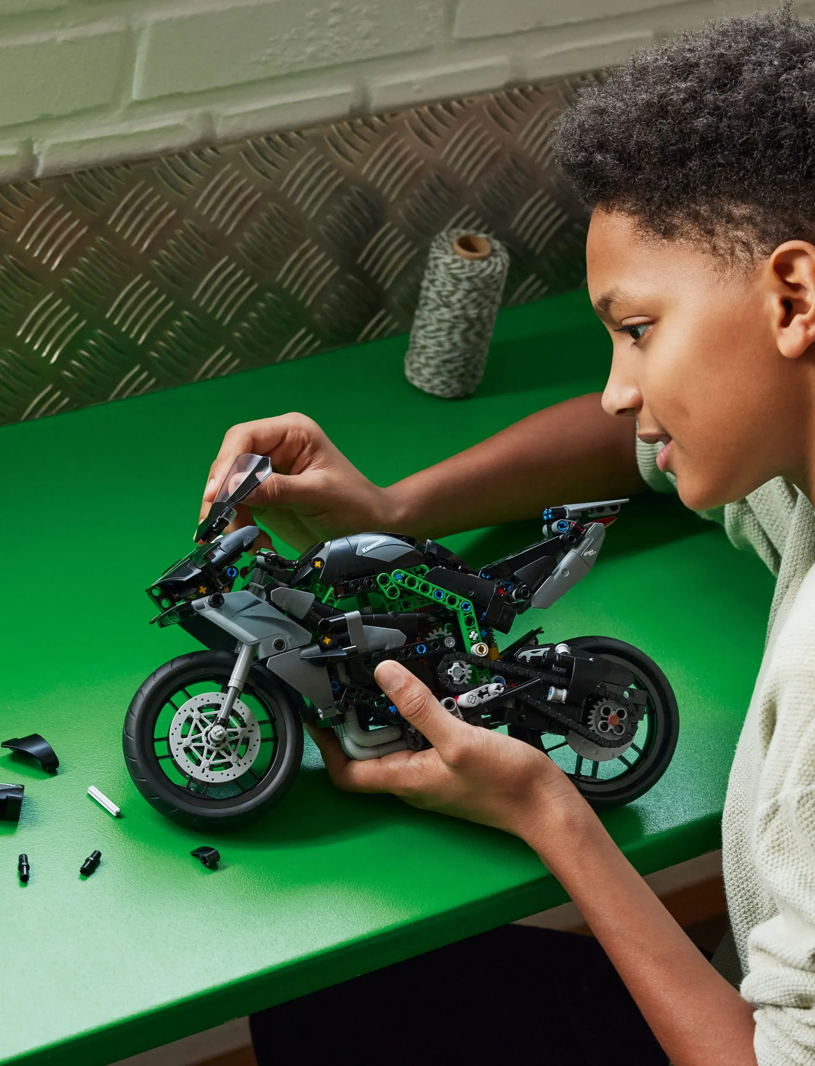 LEGO Technic Kawasaki Ninja H2r Motorcycle Set 42170 (LGO42170