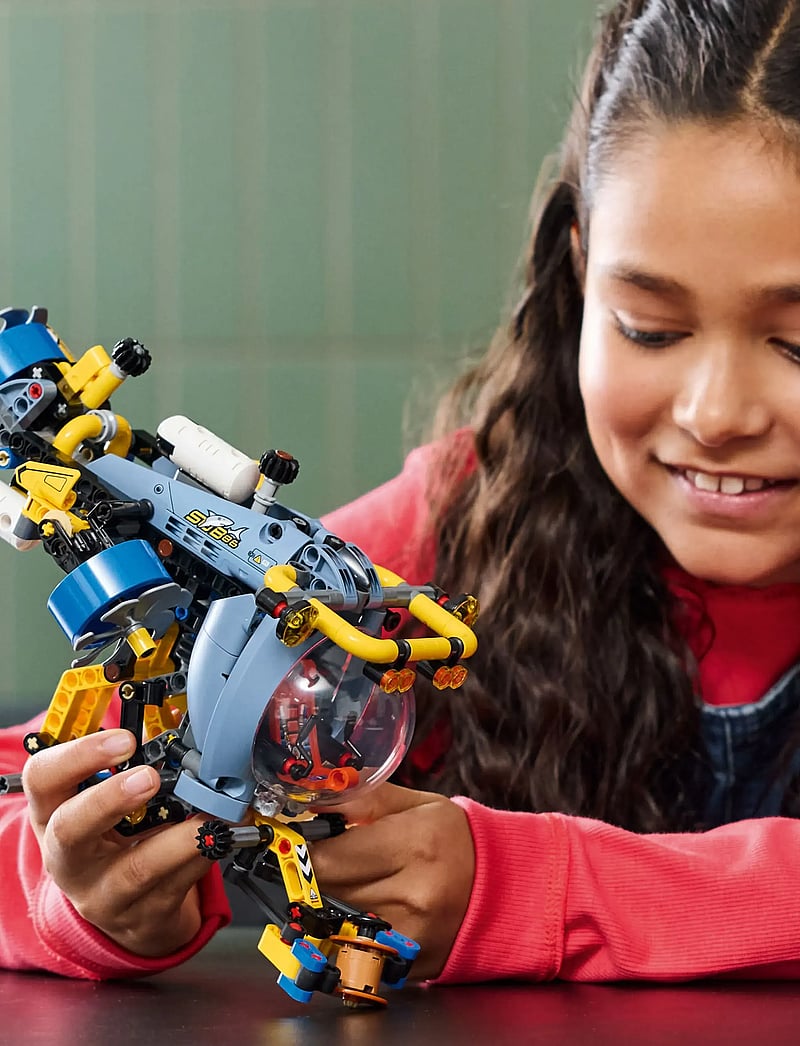 LEGO Technic Deep-sea Research Submarine Toy Set 42201 (LGO42201