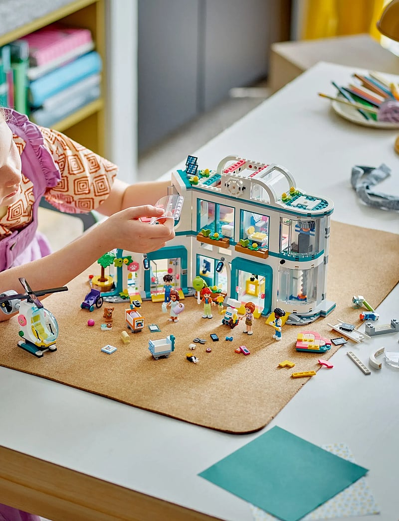 LEGO Friends Heartlake City Hospital Set 42621 (LGO42621) LEGO