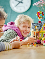 LEGO - | Disney and Pixar ‘Up’ House Model Building Set​ - bursdagsgaver - multicolor - 12