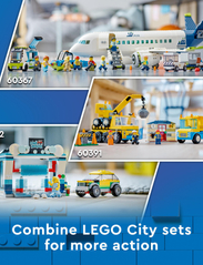 LEGO - Passenger Aeroplane Toy & 4 Airport Vehicles - syntymäpäivälahjat - multi - 14