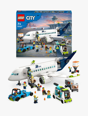 LEGO - Passenger Aeroplane Toy & 4 Airport Vehicles - födelsedagspresenter - multi - 16